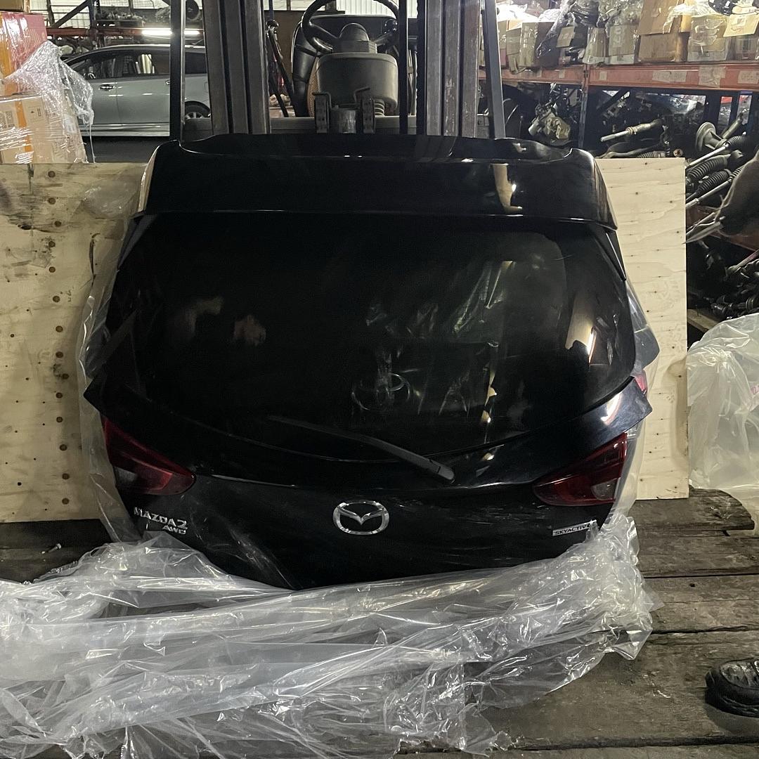 MAZDA 2 DJ TAIL GATE