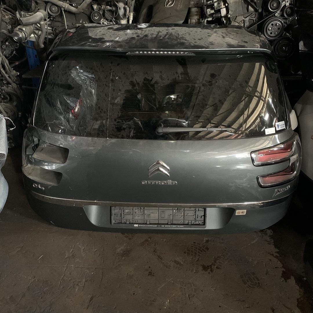 C4 2015 REAR GATE