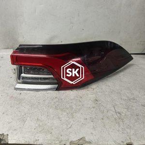 ALTIS ZRE21 TAIL LIGHT R