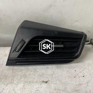 218i AIRCON VENT (R)