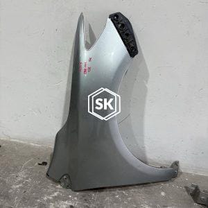 ALTIS ZRE141 FENDER R