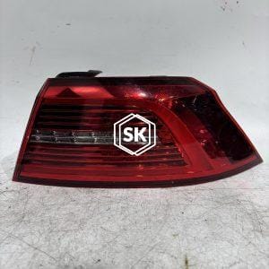PASSAT 16Y TAILLIGHT R