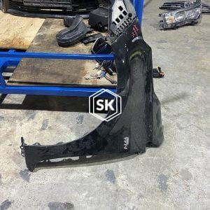 ALTIS ZRE171 FENDER L