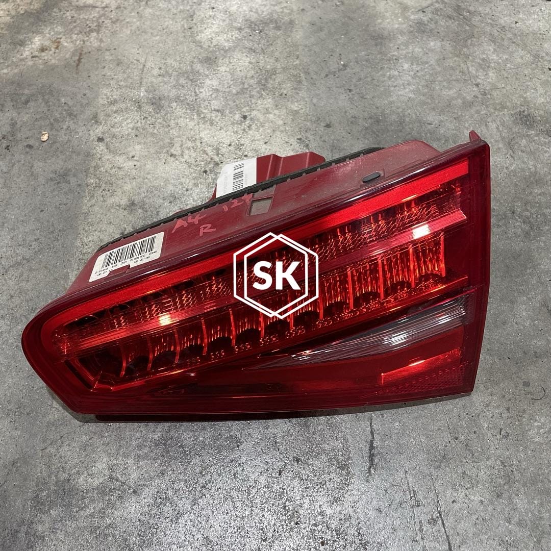 A4 B8 2012 LED BOOT LIGHT (R)