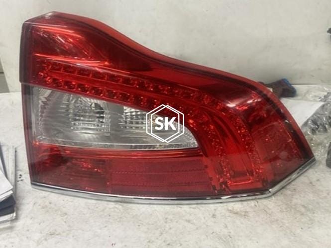 S80 14Y TAILLIGHT R