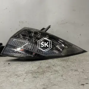 ESTIMA WHITE (R) TAILLIGHT -HYBRID