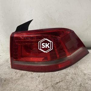 PASSAT RH TAIL LIGHT